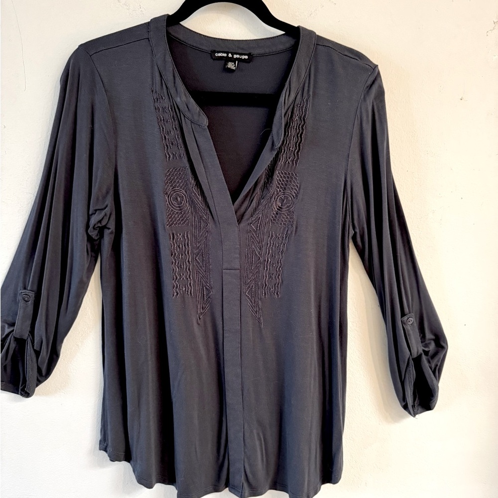 Cable & Gauge charcoal black embroidered medium tunic blouse w 3/4 sleeves